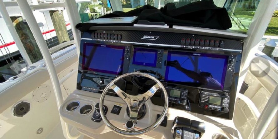 Boston Whaler 350 Outrage