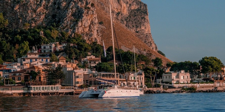 Fountaine pajot belize 43