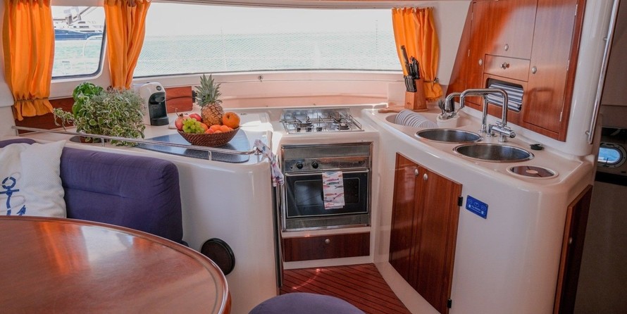 Fountaine pajot belize 43
