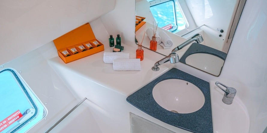 Fountaine pajot belize 43