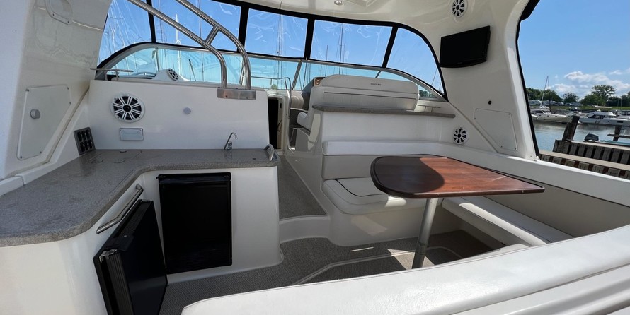 Sea ray 390 express cruiser