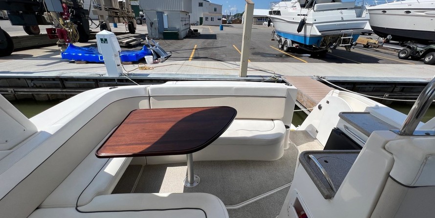 Sea ray 390 express cruiser