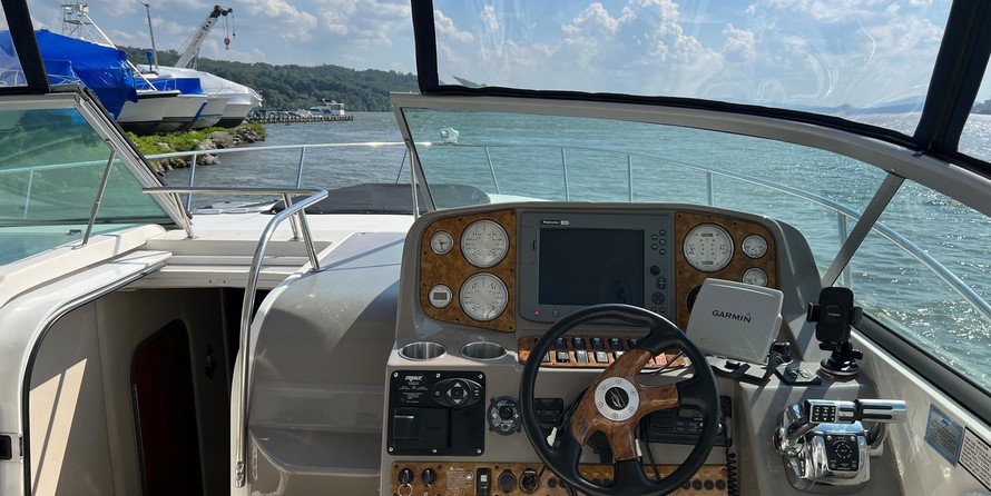 Sea ray 390 express cruiser