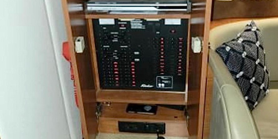 Sea ray 390 express cruiser