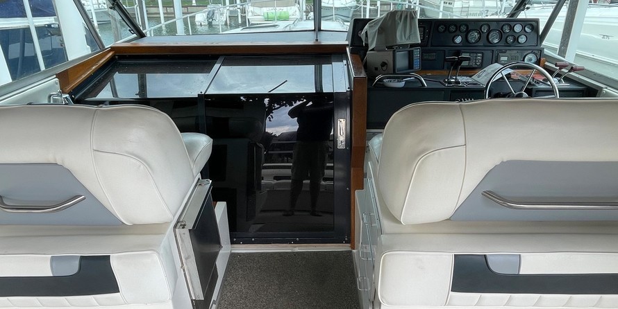 Sea ray 390 express cruiser