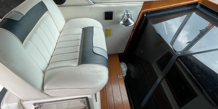 Sea ray 390 express cruiser
