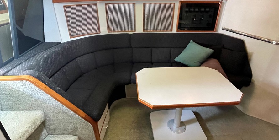 Sea ray 390 express cruiser