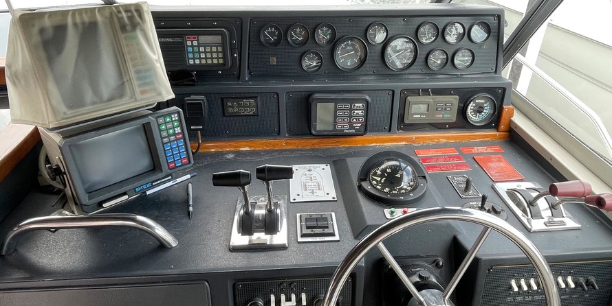 Sea ray 390 express cruiser