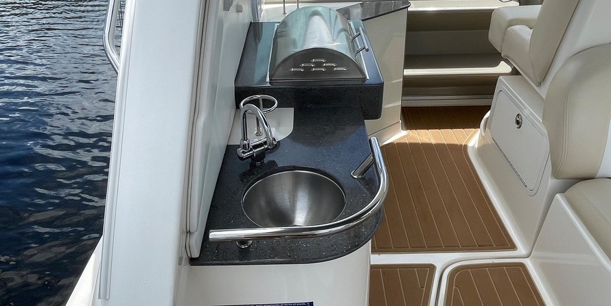 Sea Ray 330 Sundancer