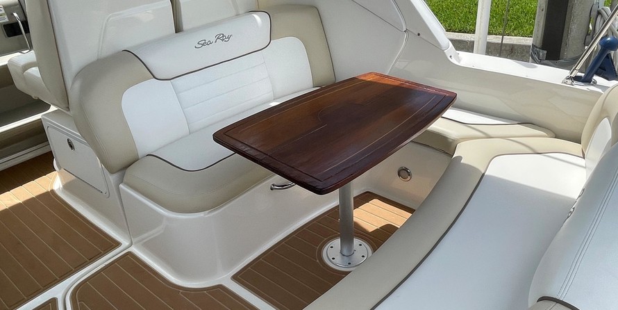 Sea Ray 330 Sundancer