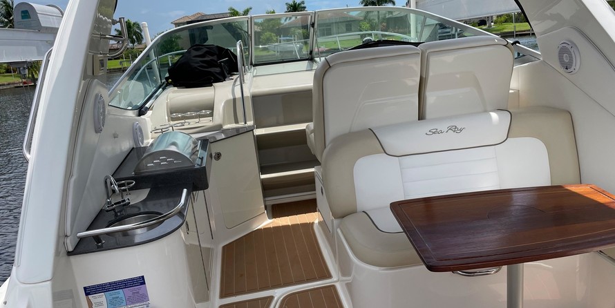 Sea Ray 330 Sundancer