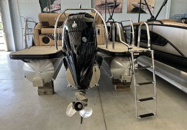 60 x 16 tri-toon passenger vessel