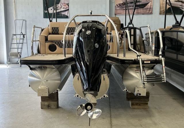 60 x 16 tri-toon passenger vessel