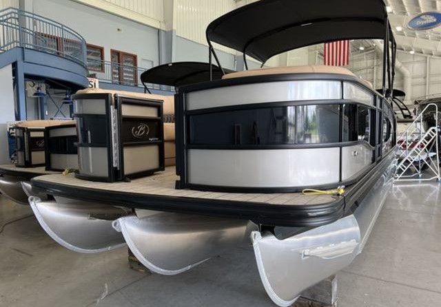 60 x 16 tri-toon passenger vessel