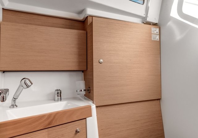 Beneteau Oceanis 38.1