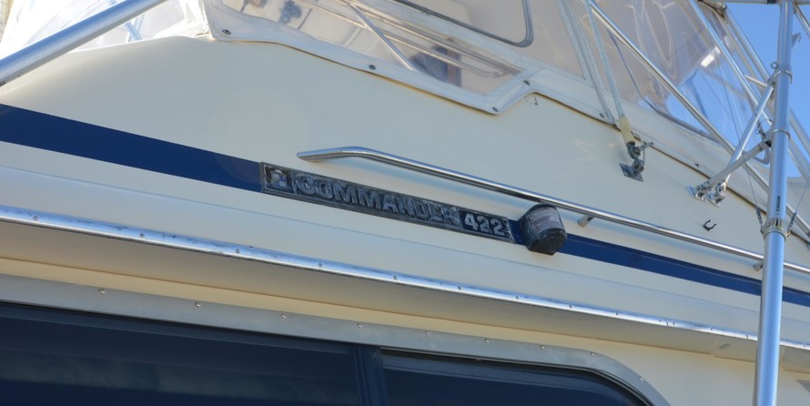 Chris-Craft Commander 44