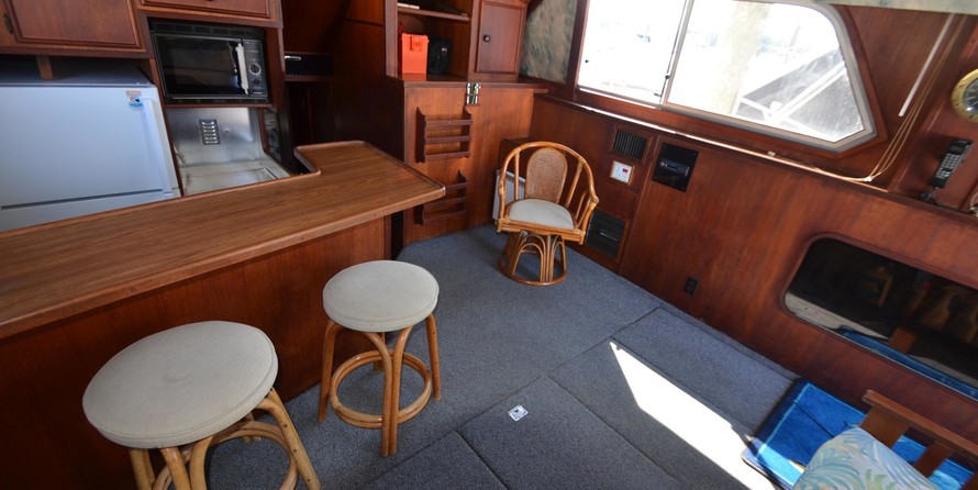 Chris-Craft Commander 44