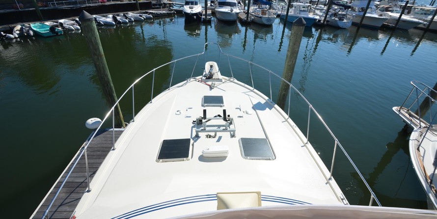 Chris-Craft Commander 44