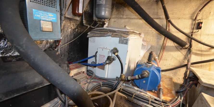 Chris-Craft Commander 44