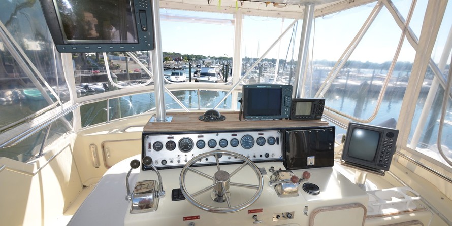 Chris-Craft Commander 44