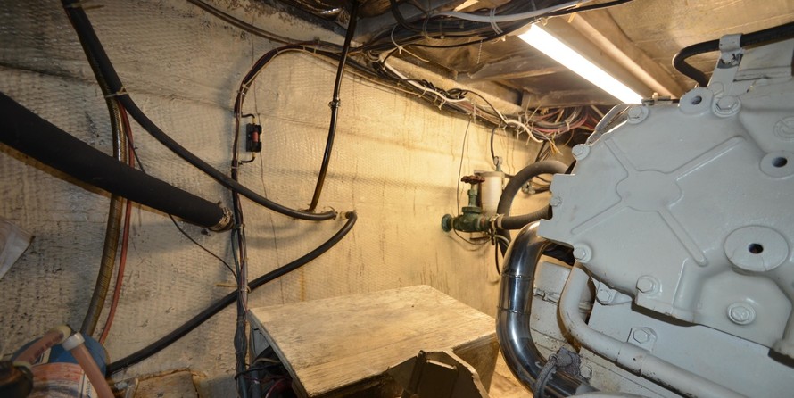 Chris-Craft Commander 44