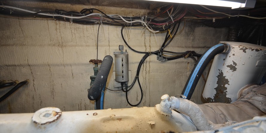 Chris-Craft Commander 44