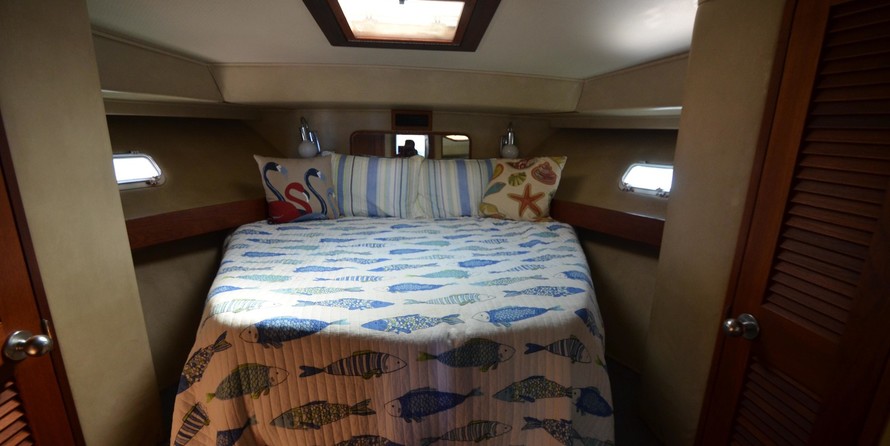 Chris-Craft Commander 44