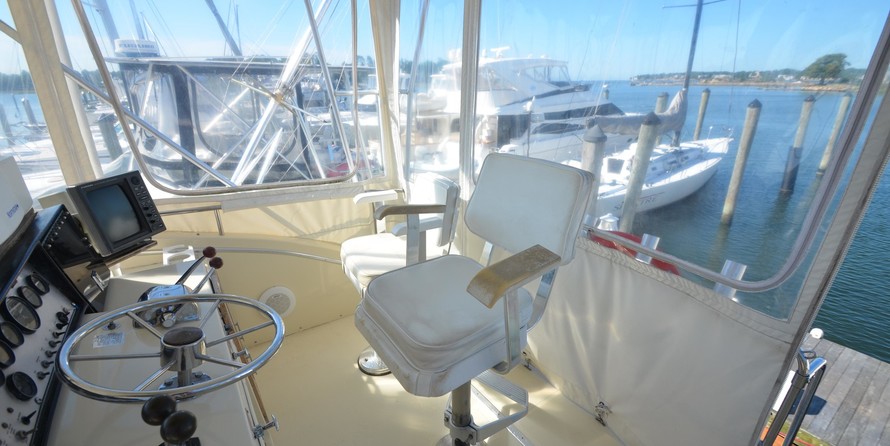 Chris-Craft Commander 44