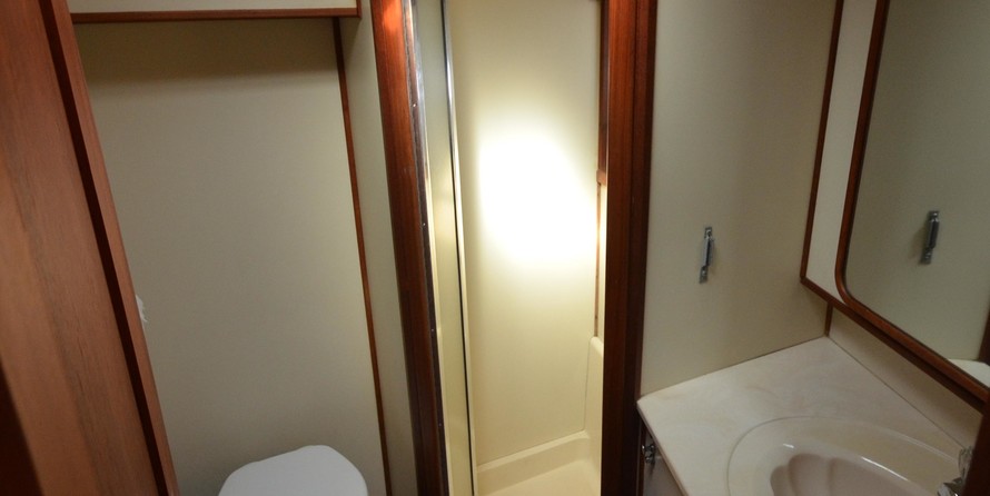 Chris-Craft Commander 44