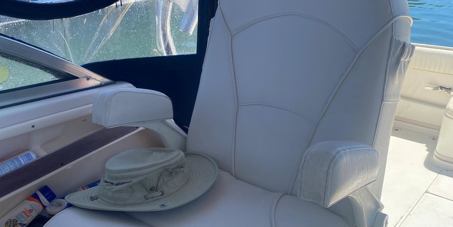 Grady-White Marlin 300