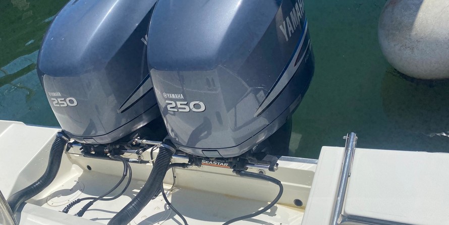 Grady-White Marlin 300