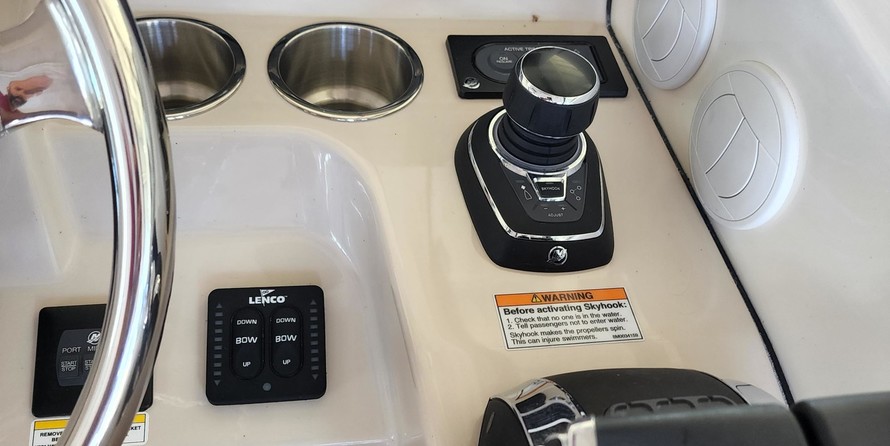 Boston Whaler 345 Conquest