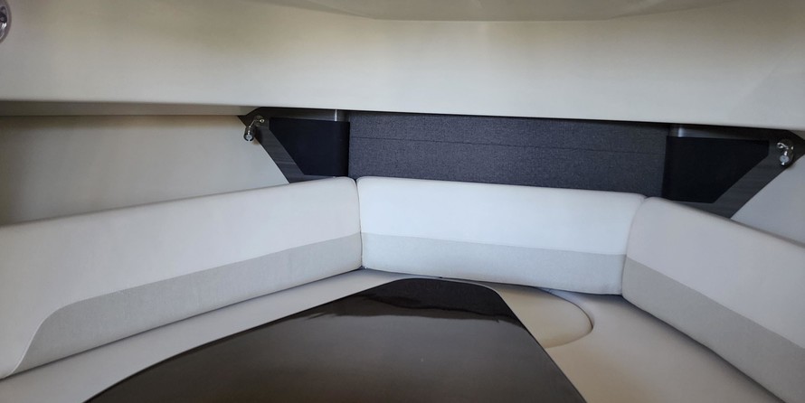 Boston Whaler 345 Conquest