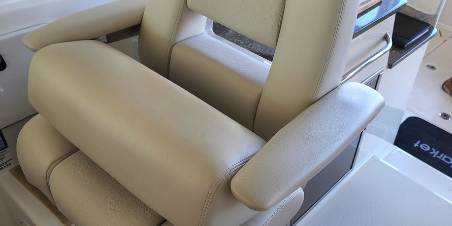 Boston Whaler 345 Conquest