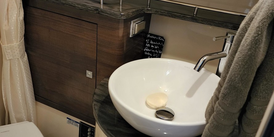 Boston Whaler 345 Conquest