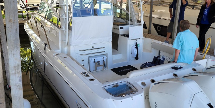 Boston Whaler 345 Conquest