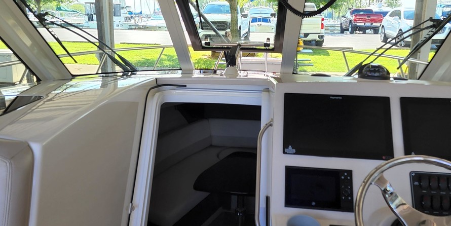 Boston Whaler 345 Conquest