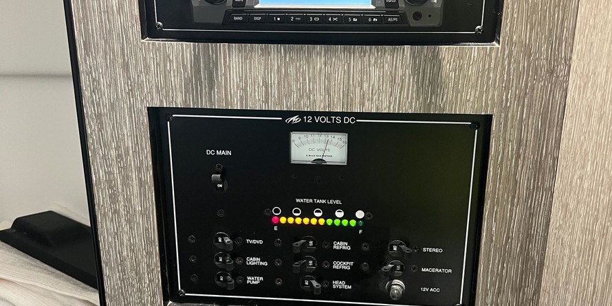 Monterey 295 Sport Yacht