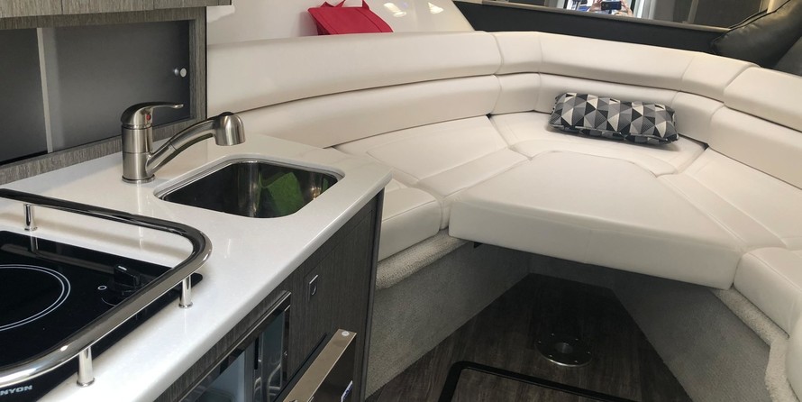 Monterey 295 Sport Yacht