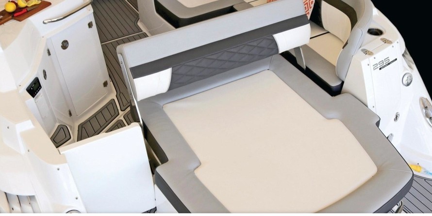 Monterey 295 Sport Yacht