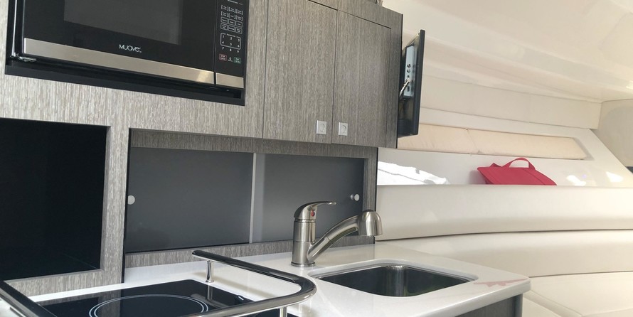 Monterey 295 Sport Yacht