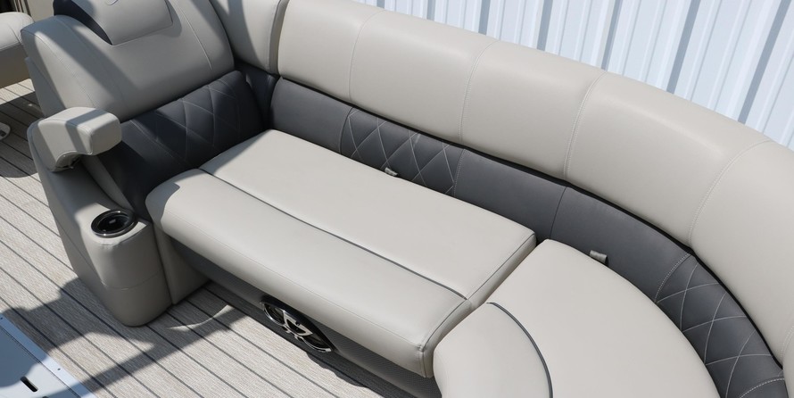 60 x 16 tri-toon passenger vessel