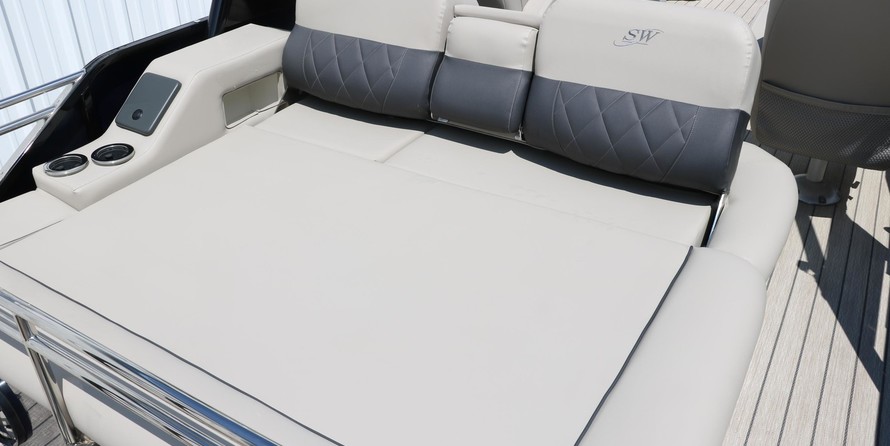 60 x 16 tri-toon passenger vessel