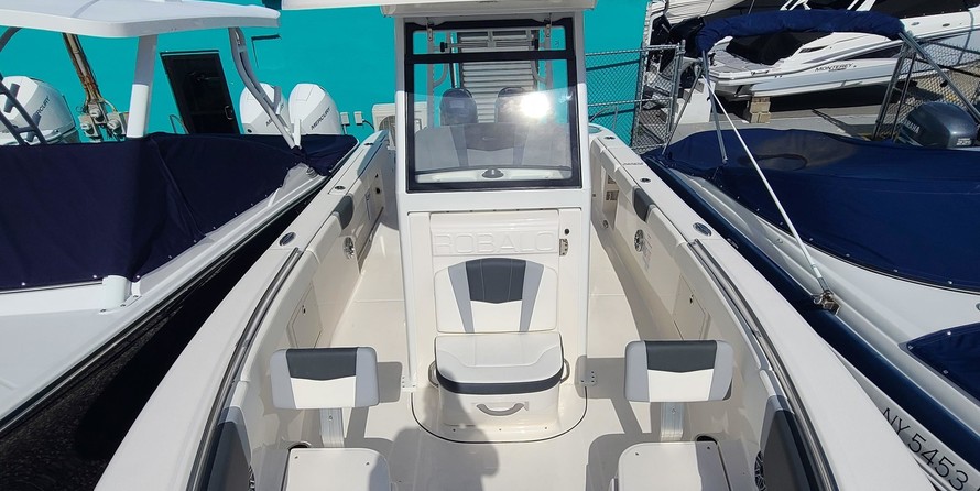 Robalo centre console r272