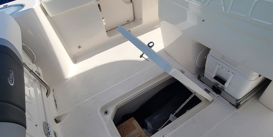 Robalo centre console r272