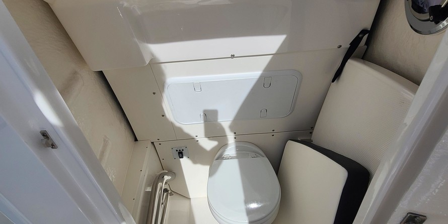 Robalo centre console r272