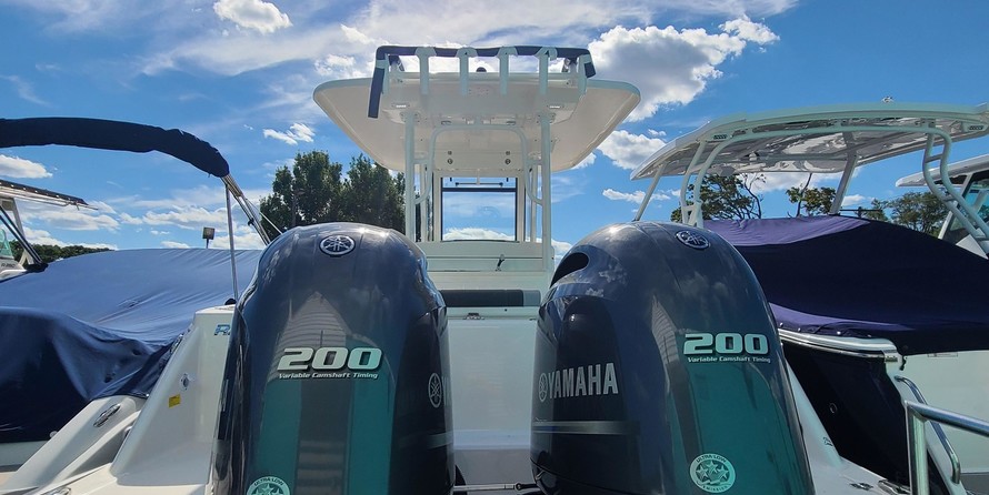 Robalo centre console r272