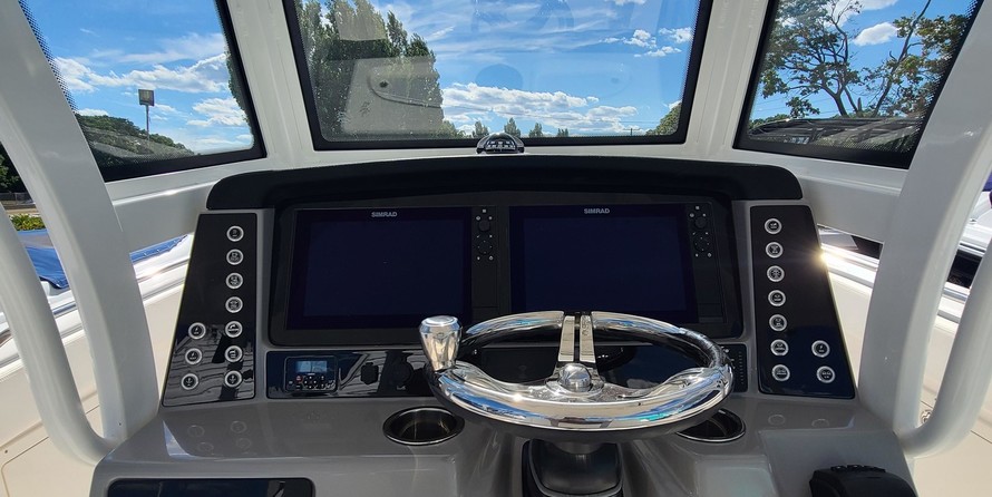 Robalo centre console r272