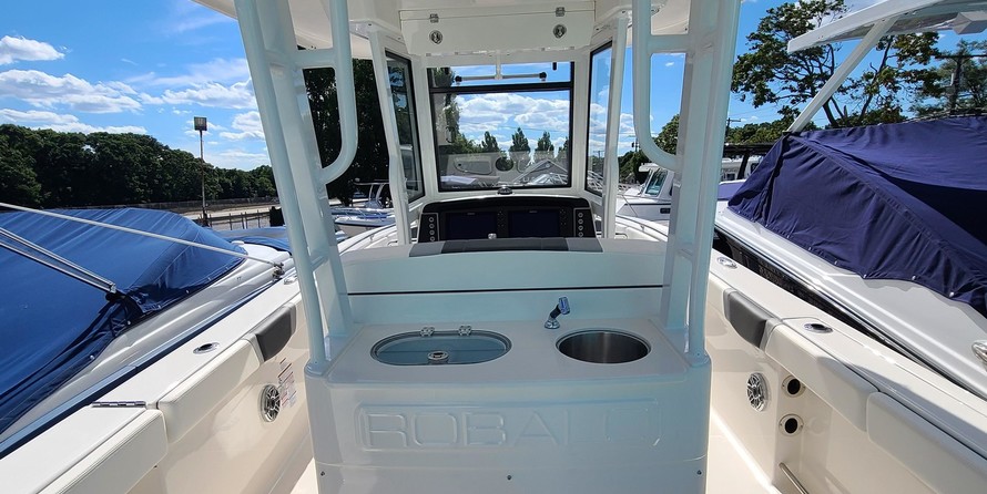 Robalo centre console r272