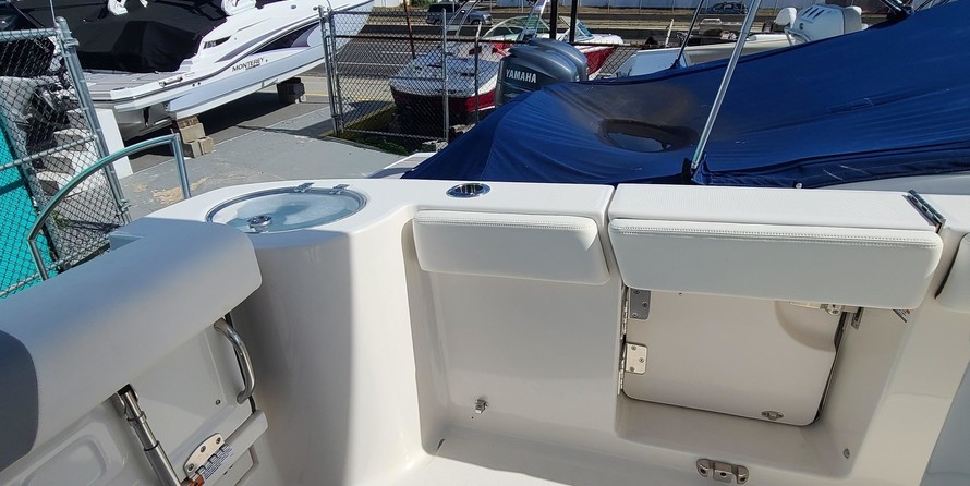 Robalo centre console r272